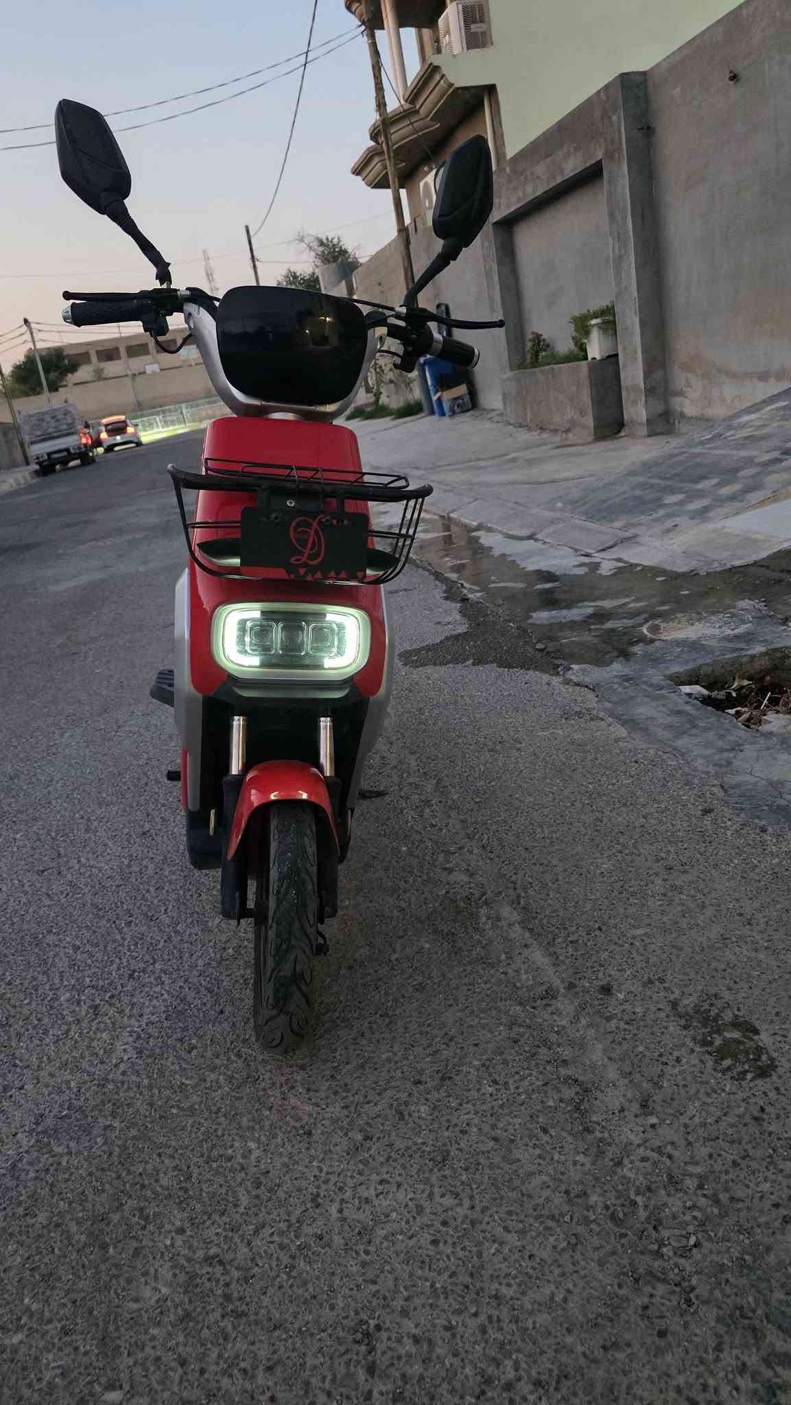 السلام عليكم
دراجة شحن للبيع ⚡️⚡️
ماطور 1800W💪💪✈️
5 باتري 🔥
موديل 2025⭐️
 تشغيل عن بعد 
اسويجين 
اضائة سكن و عالي 
ماشي قليل 
السعر 280 الف 
رقم التلفون 
***********
