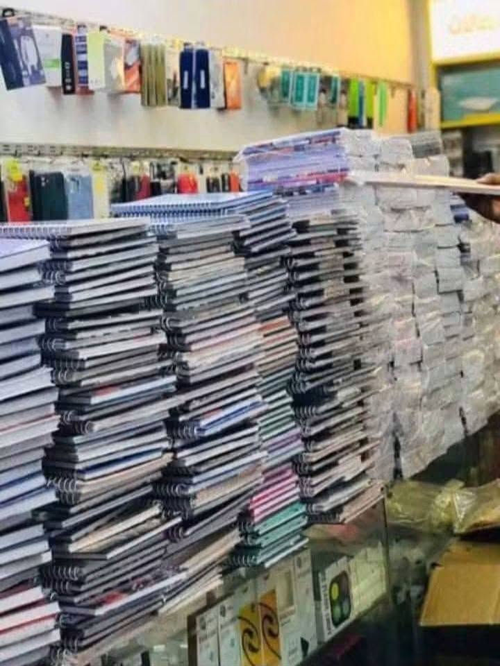 في بداية السنه الدراسيه الجديدة يعلن مكتب العبيدي عن توفر كافه أنواع القرطاسيه وبأنسب الأسعار شرط تكون الأسعار أقل من اسعار المجمعات واسعار بغداد المصدر ويتوفر توصيل لجميع المحافضات وتكون الأسعار كالتالي
سجل ابو السيم ابو 200 ورقه 2250
سجل ابو السيم ابو 100 ورقه 1250
دفتر أبو المواد ابو 100 ورقه 1500
سيت دفاتر أبو 100 مطري ب 3000
درزن دفاتر أبو 60 ورقة مطري 4500
محفظة بناتيه بس 500 دينار
درزن أقلام درجه أولى 12 قلم 1000 دينار
قلم درجة ثانية 40 قلم ب 1000 دينار
سيت تجاليد لاصق يحتوي على 6 قطع بس 100
العنوان الضلوعيه مقابل دائرة الزراعه لتواصل على الرقم ***********
