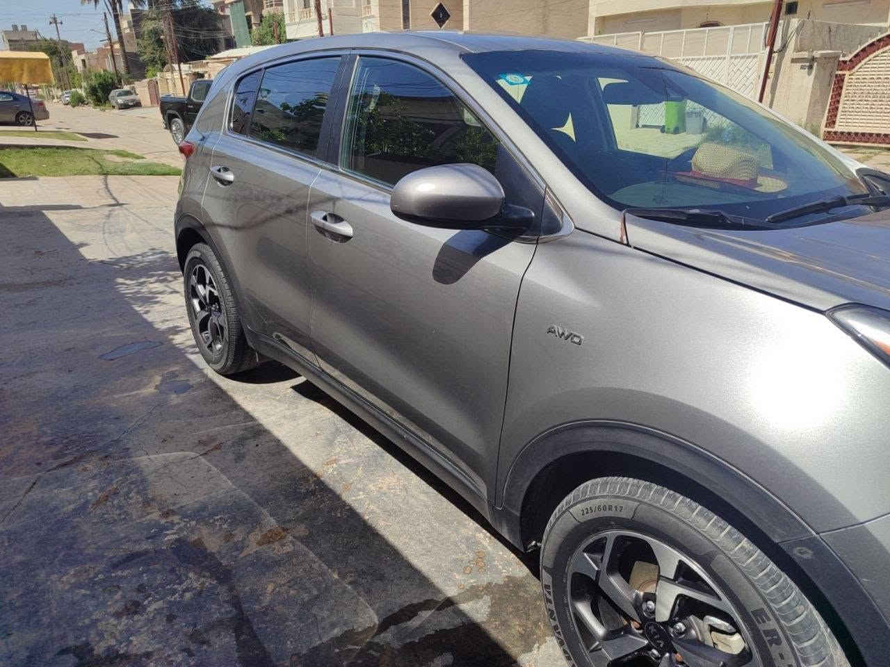 السلام عليكم 
كيا سبورتج 2021 LX
السيارة نضيفة و عملية مال بيت 
صور الحادث موجود بالمنشور 
السيارة كاملة 
تجي دفع رباعي 
كراسي مخمل يدوية 
مكينة 2400 gdi تنفس طبيعي 
الممشى 54 الف ميل 
ويل 17 
(بيها اثر حالوب بسيط في العراق )
السعر 155 و بيها مجال بسيط جداً 
مكاني بغداد العامرية 
للاستفسار 
***********
