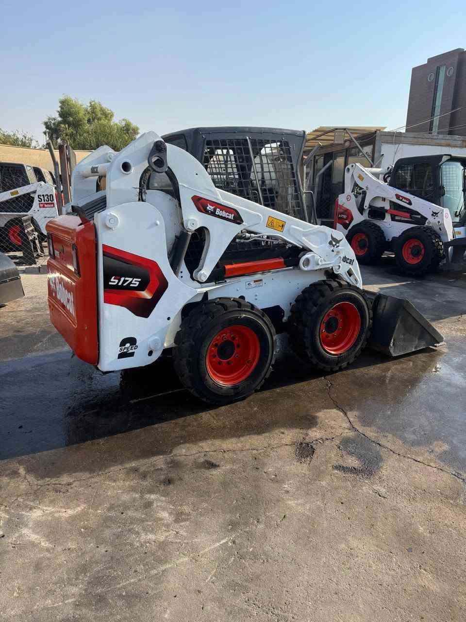 للبیع  مودیل  2003  رقم اربیل  شفل مکفول سعر  120$ورقە  مجال  مکان اربیل  *********** واتساب

نص مكتوب في الصور:
- حجم s175
- موديل 2003 رقم اربيل
- مكفول سعر 120$ ورقه
- مجال مكان اربيل
- واتساب ***********