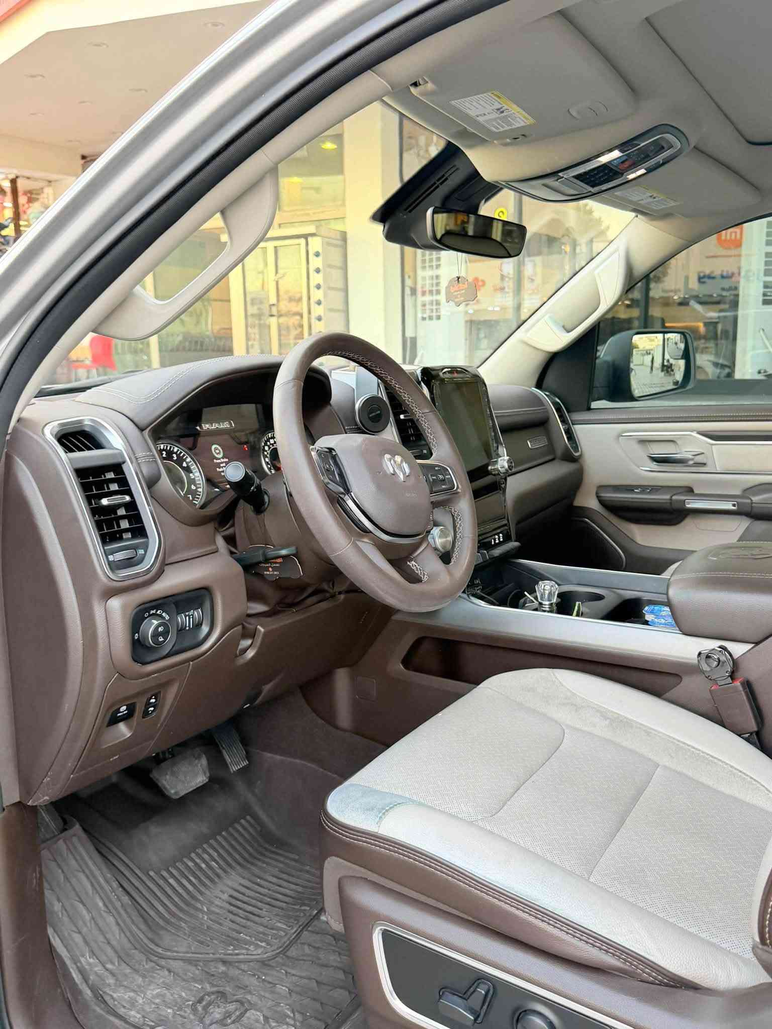 للبيع RAM 1500 LARAMIE 2025 - فل مواصفات
ماشية 45 الف كيلو فقط 
وارد امريكي ( ضرر سطحي ) 

وحش الشارع انظف واعلى صنف بفئتها طلب خاص 

المواصفات:
المحرك الجديد 3.0L توين تيربو  

كير 8 نمر + دفع رباعي 4x4 اوتو + 
جلد فاخر لون ملكي مع تطريز مطعم بالشامواه الفاخر
مقاعد كهرباء / تدفئة / تبريد / مساج 24 حركة
شاشات: 14.5 انج وسط +12 انج عدادات + Head Up Display
سماعات Klipsch الاصلية 23 سماعة
بانوراما + مراية ديجتال + شاحن وايرلس
ويل 22 انج 
امان فول:
رادار Adaptive Cruise + حافظ مسار Active Lane
360 كاميرا 
نقطة عمياء + بريك اوتو + قراءة علامات

التفاصيل:
اللون: رصاصي سلفر 
الموديل: 2025
الماشية: 45 الف 
الرقم: اربيل  بأسمي - تحويل مباشر 
الحالة: ايرباك سستم وتصليح درجة اولى 
المكان: الانبار . الرمادي 
السعر:  اكتب تم
رقم الهاتف *********** او مراسلة خاص
