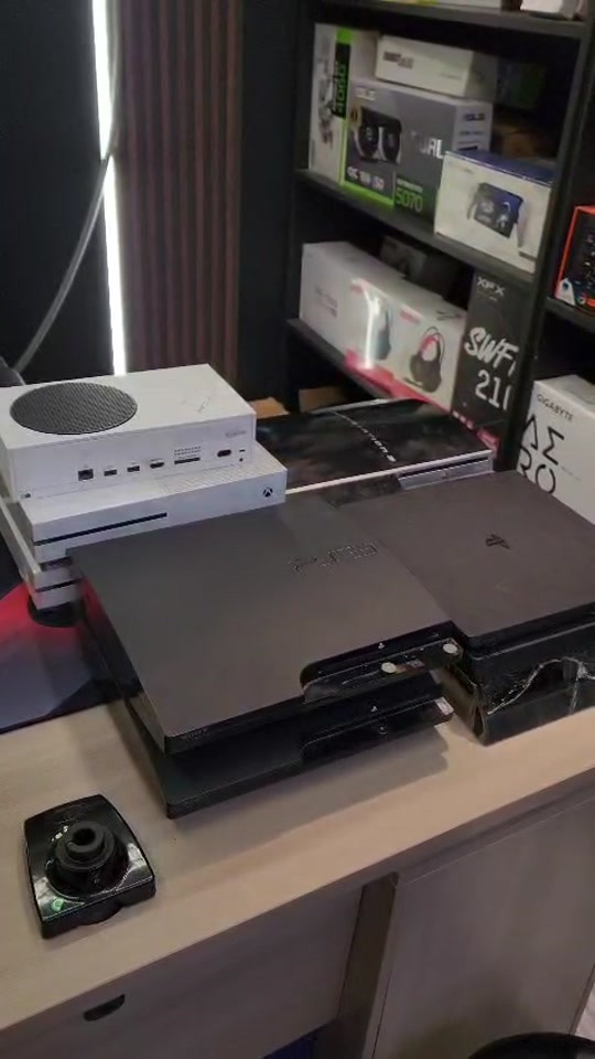 🎮 بلشت عروض الكونسل 🔥 أجهزة مستخدمة بنظافة 90%، مفحوصة وبدون مشاكل، ومع ضمان شهر على كل جهاز: 🎮 PS3 Slim — مهكر بسعر ١٢٥ ألف دينار عراقي 🎮 PS4 Fat — مهكر بسعر ٢٢٥ ألف دينار عراقي 🎮 PS4 Slim — مهكر بسعر ٢٧٥ ألف دينار عراقي 🎮 Xbox One S بسعر ١٧٥ ألف دينار عراقي 🎮 Xbox Series S بسعر ٣٥٠ ألف دينار عراقي ✅ كل جهاز كامل الملحقات 🎮 يجي ويا اليد 📦 بدون كارتونة 💰 الأسعار منشورة بالستوري والعروض راح تنزل بالتفصيل بالريل. 📍 النجف – حي ميسان – شارع الجامع / البواري 🚚 توصيل لجميع محافظات العراق 📲 *********** 📸 @mortal_store_iq #العراق #نجف #النجف #نجف_الاشرف #بلايستيشن         
