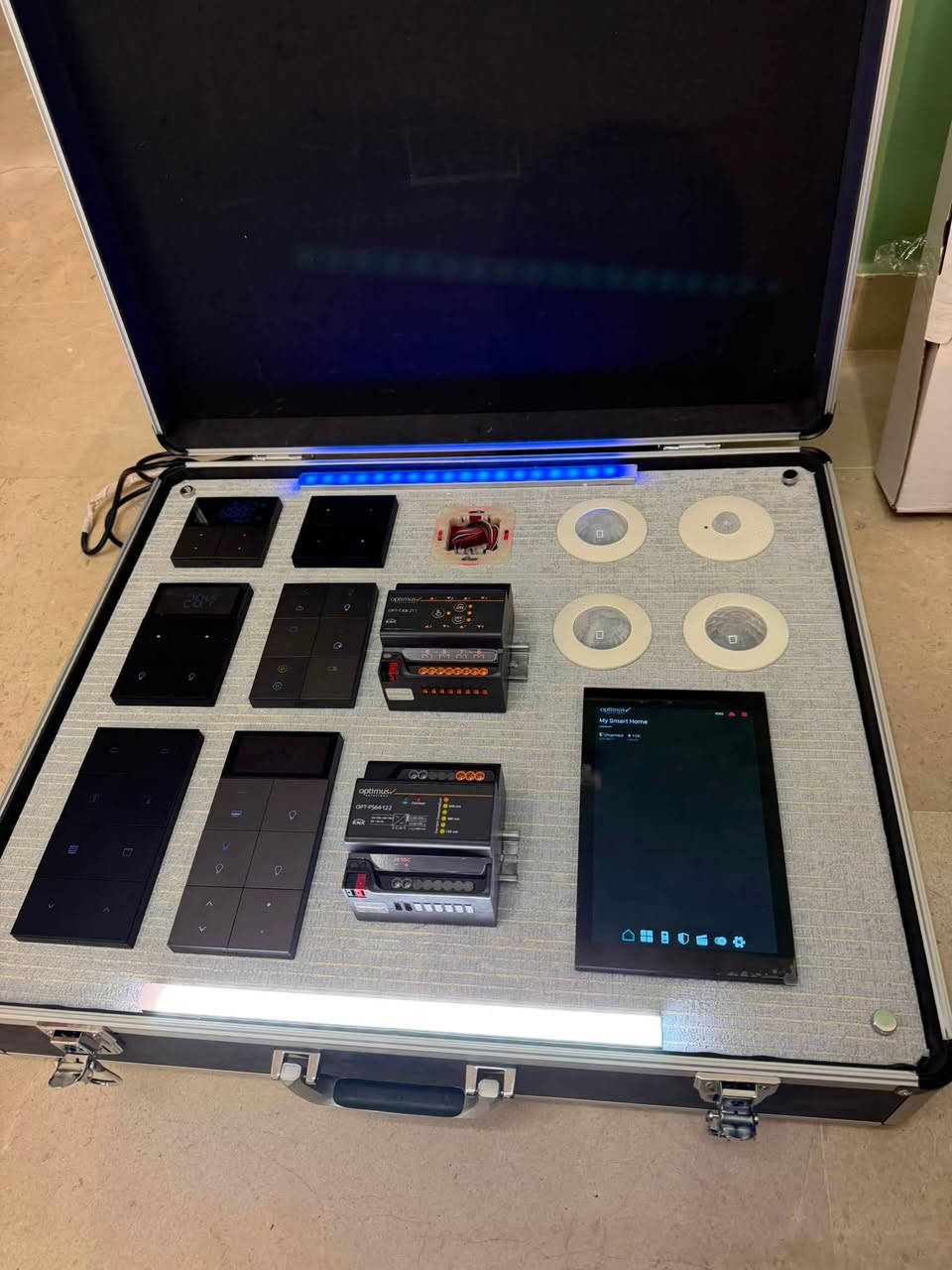 🏠 حوّل منزلك إلى Smart Home مع تقنية KNX

نقدم لكم حلول KNX Smart Home من شركة Optimus Solutions التركية 🇹🇷، للتحكم الذكي والمتكامل بالمنزل من خلال نظام واحد.

💡 التحكم بالإنارة
❄️ التحكم بالتكييف
🪟 التحكم بالستائر
🚶 حساسات الحركة والتواجد
📱 التحكم من الهاتف المحمول
🎛️ إنشاء المشاهد والسيناريوهات الذكية
⚡ إدارة أكثر كفاءة للطاقة

ومتوفر لدينا KNX Demo Kit لعرض النظام وتجربة وظائفه عملياً قبل التنفيذ.

حلول متكاملة للشقق، الفلل والمشاريع السكنية الحديثة.

📍 بغداد – الكراده مقابيل ابو عفيف 
📩 للاستفسار وطلب عرض سعر، تواصلوا معنا.
***********

#KNX #SmartHome #OptimusSolutions #Turkey #HomeAutomation #Iraq #Baghdad #سمارت_هوم #المنزل_الذكي
