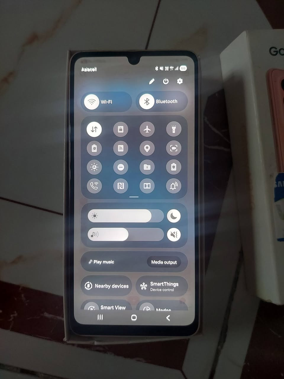 السلام عليكم A33 5G للبيع
المواصفات:
كاميرا 📷 48MP
ذاكرة 128GB + رام 8GB
بطارية 🔋 5000mAh
شاشة 6.4 بوصة Super AMOLED - 1080x2400 - 90Hz
المعالج Exynos 1280
يدعم الشحن السريع 25 واط او 20 واط 
الكارتونة موجودة

ملاحظة: اللون شوي متقشر من يم منفذ الشحن ويم السيم كارت - ذكرتها للأمانة - ما مأثر على الجهاز والجهاز شغال.

السعر 120 الف وبي مجال للشراي الجاد
مكاني: ميسان - العمارة وما عندي توصيل
للتواصل واتساب: ***********

نص مكتوب في الصور:
- CPU X القيادة معالج النظام البطارية شبكة اا المجموع الداخلي 106 ( 128GB ) GB داخلي مجاني 24.4 GB تقنية UI 4.1 عرض عرض 6.4 بوصة القرار 1080 2400 x بكسل كثافة 410.66 ppi معدل التحديث 90 Hz جميع معدلات الإطارات 90 Hz السطوع 79% جهاز