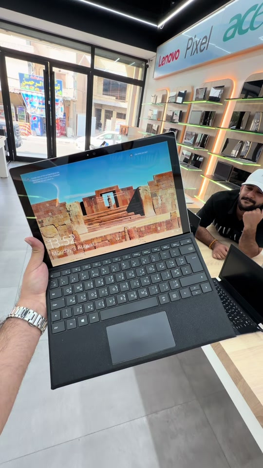 لابتوب من شركة مايكروسوفت سيرفس برو4  معالج cori5th6 هارد256gb ورام 8gb  حجم شاشة 13.5 انج  بسعر 250الف والتوصيل مجاني  *********** ***********
