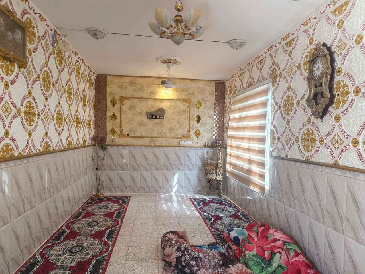 بيت للبيع المساحه 300متر العنوان الديوانية قرب عمارات الزيتون طريق سيدهاشم ابوعرابيد السعر 40وبي ومجال الاسفسار ***********
