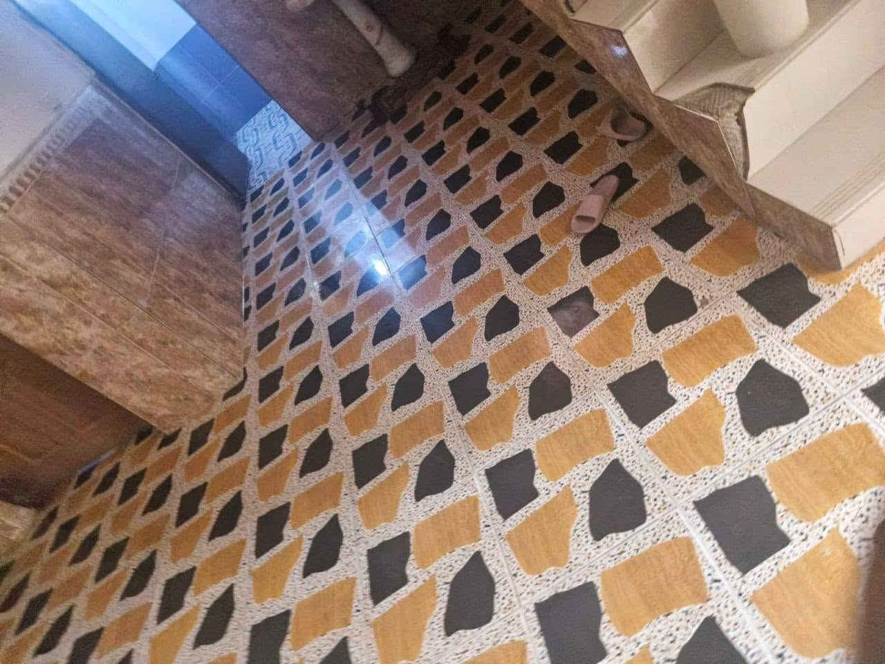 بيت للبيع. في منطقة زنكوره. بالقرب من مدرسة ينبوع الفياض. يتكون من اربع غرف واستقبال. وصاله مطبخ وصحيات خارجية مساحة البناء. 400 ومساحة الارض  1296 متر. ملاحظه البيت مع الارض واقع حال  يتعهد البائع كافة المشاكل العشائريه يوجد قريب من البيت مدارس المتوسطه والابتدائية وكل الخدمات متوفره ماء وكهرباء وخدمات بلديه . للاستفسار يرجى اتصال على الرقم***********
