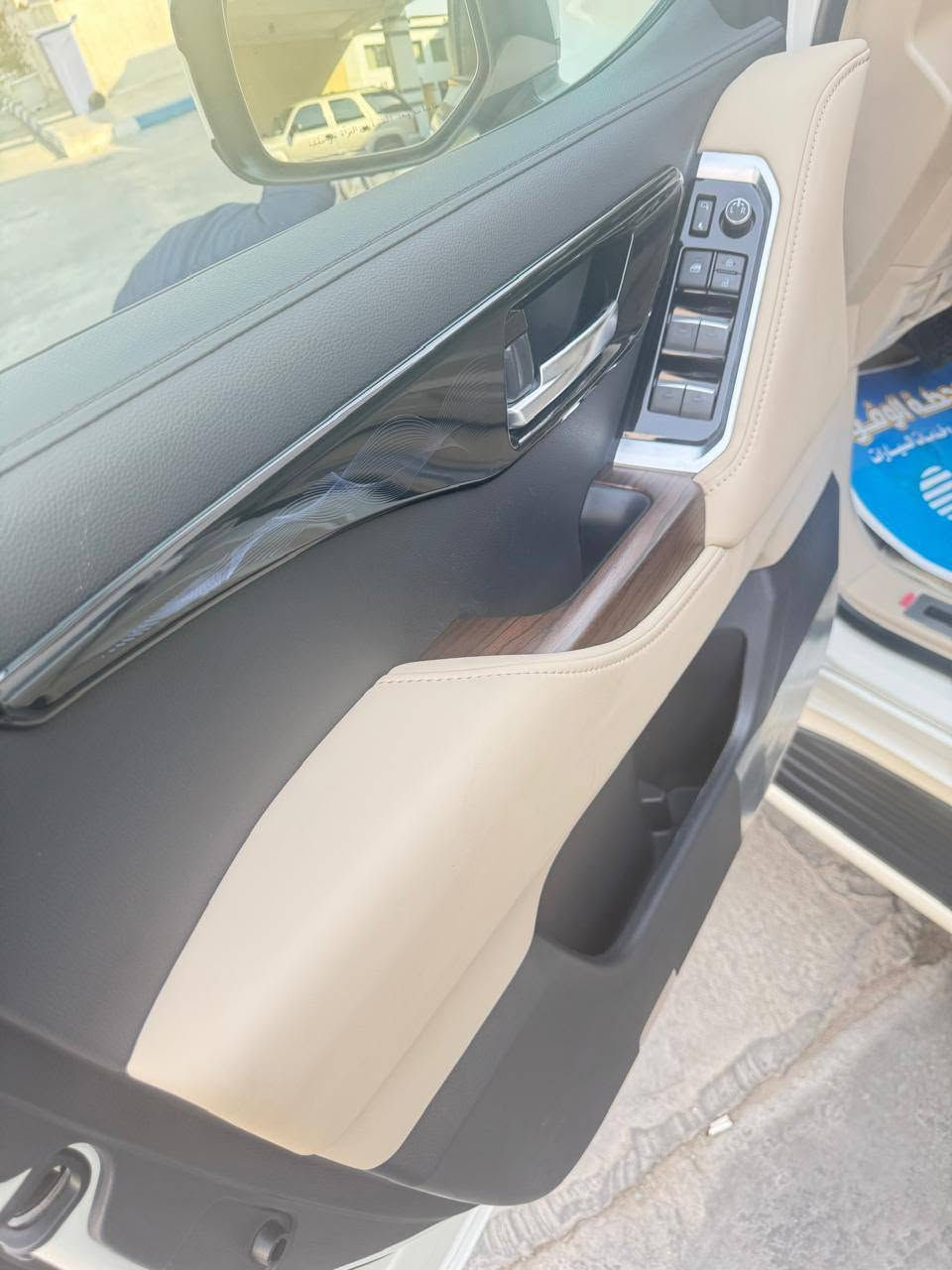 سلام عليكم
للبيع: تويوتا لاندكروزر GXR موديل 2025 (أخت الزيرو) 🚗✨
المواصفات والتفاصيل:
الموديل: 2025
الفئة: GXR (Twin Turbo) - ليمتد S (مواصفات خليجية)
المسافة المقطوعة: 2,000 كم فقط (بحالة الوكالة)
الضمان: ضمان شركة ساس لمدة 3 سنوات
اللون: خارجي أبيض / داخلي بيج (مقاعد جلد)
أبرز المواصفات:
نظام السلامة والأمان TSS (رادار، تنبيه اصطدام، تحديد مسار)
كاميرات 360 درجة مع كاميرا خلفية
دفلوك ونظام دفع رباعي
تشغيل عن بعد وبصمة دخول ذكي
فتحة سقف، شاشة لمس، أبل كاربلاي، نظام ملاحة (خرائط)
مقاعد تبريد وتدفئة وتحكم كهربائي
إضاءة LED وزينون وحساسات أمامي وخلفي
السعر: 85,500$ (855 ورقة) وبيه مجال مراعاة للطيبين والشراي الجاد
المكان: البصرة - الرباط
للاستفسار ع الواتس ***********
