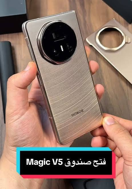 Honor magic v5 للبيع 
مع كامل الملحقات السعر النهائي 1400٫000
مكانه بغداد سيديه ***********
