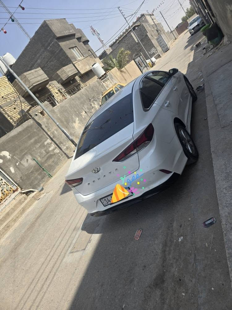 من رخصه الاخوه الادمنه المحترمين 
البيع سوناتا كوري موديل 2020 رقم بصره نكليزي تحويل بيها ضربه بلجاملغ الامامي وبيها تصليح مابيها صبغ السونار موجود راسلني وتساب ادزه الك جاهزه محرك وكير تبريد وطخم تاير السعر 127 العنوان البصره *********** البصرة, العراق
