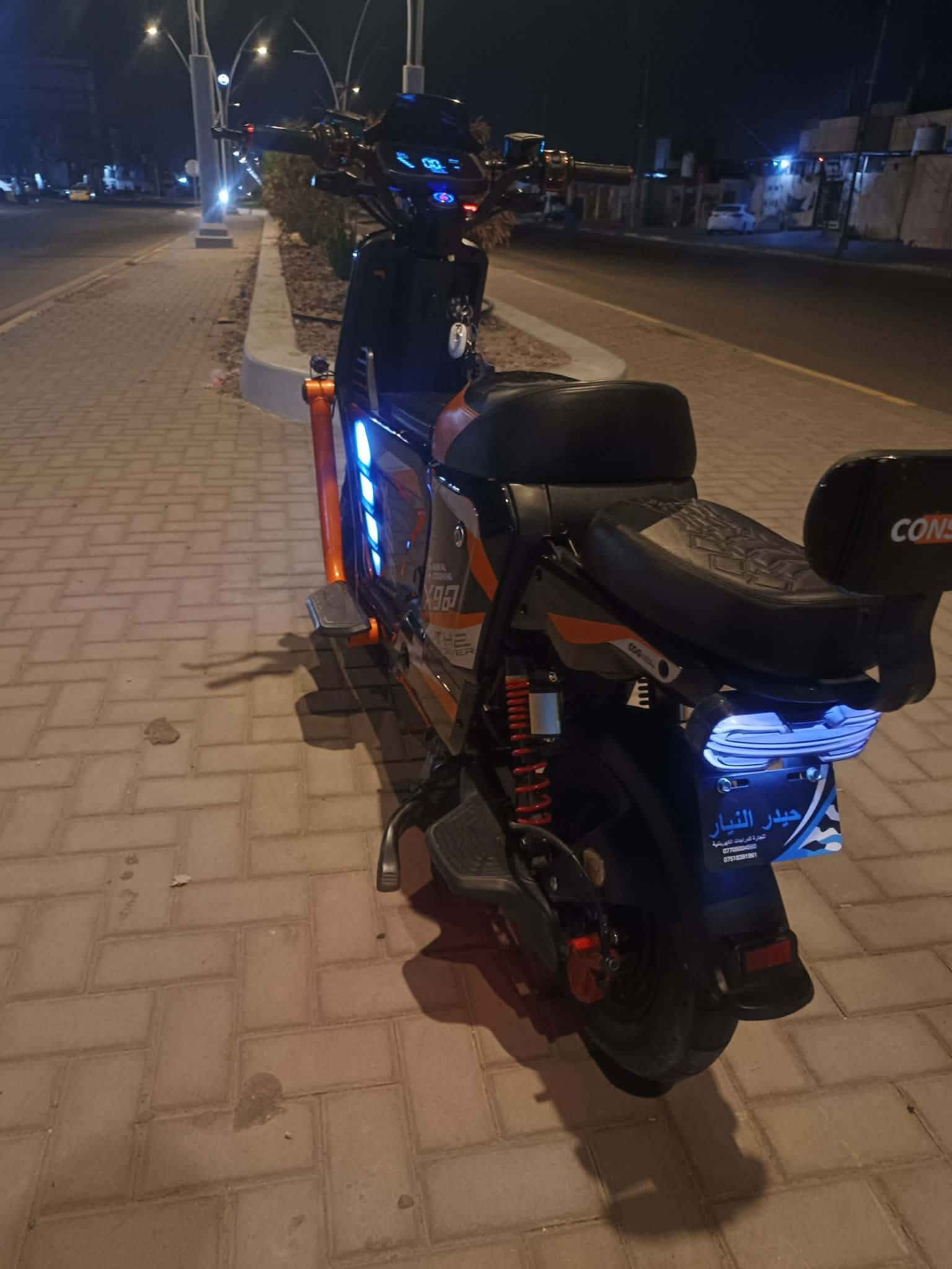 اكس 900 مديل 2026 حديث
5 بطاريات حجم كبير 
دراجه كامله مكفوله كفاله  عامه 
كهربايات كلهه شغاله  لايت عالي وناصي دبل اشاره اشاره يمنه ويسره وهورن 
غراضها كامله شاحنه ومرايات وكفات 
سويجين وبصمه ريموت وبصمه اصبع شغاله 
شرط تجي وشوف بعينك 
السعر 450 عنوان بصره حيانيه شارع 
موسى الكاظم قرب التانكي 
واتساب ***********
