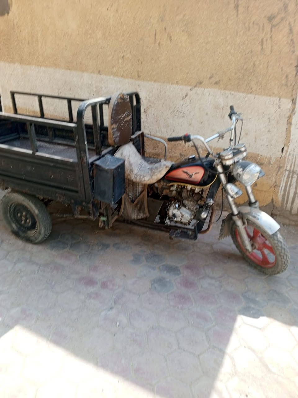 سلام عليكم ستوته للبيع جمره السعر ست ميه وخمسين وبيهه مجال كهربايات شغاله كلك المكان رميثه ***********
