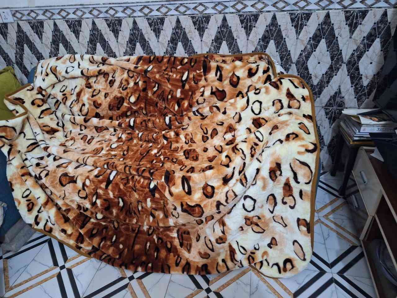 بطانيات جديده السعر الوحده ٣٠ نهايته
