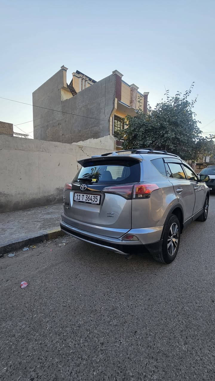 تيوتا راف فور موديل ٢٠١٨ وراد امريكي السيارة نظيفة
حادثها بأمريكا مثل ما موضح بالصور مصلح جاملغ بدون تبديل 
بيها حادث بالعراق 
ربع باب السايق والجاملغ صفحة السايق 
وباب السكن الخلفي بيه شبر صبغ والباب الخلفي بيه شبر صبغ 
الكير مجفت تجفيت درجة أولى 
المكينه وتبريد وكهربائيات وصدر كلش نظيفات 
السنوية وهزه جديدة سنه ٢٠٢٥ وبأسمي 
السيارة ماشية ٢٦٠ الف 
سعرها ١٤٠ وبيها مجال ان شاءالله 
الاتصال ***********
