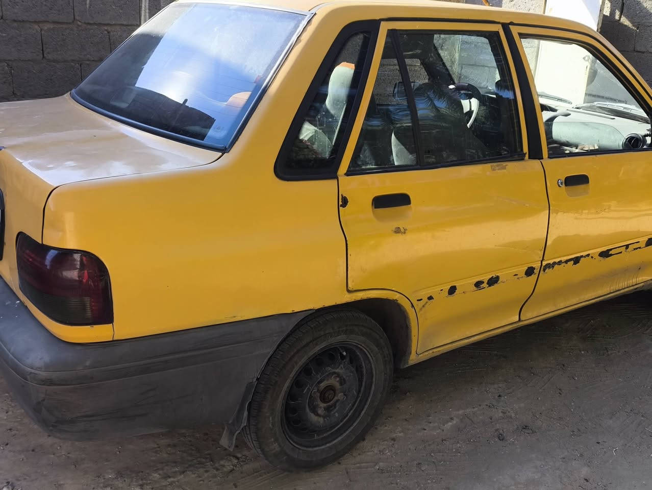 سايبه موديل 12 سنوية صاقطه مصفره هيئة عليها غرامات 200 تبريد شغال كير جيد مكينه جيد  السيارة خير من الله راعيها ابن عمي السعر 22 وبيها مجال مكان السيارة كربلاء للاستفسار ***********
