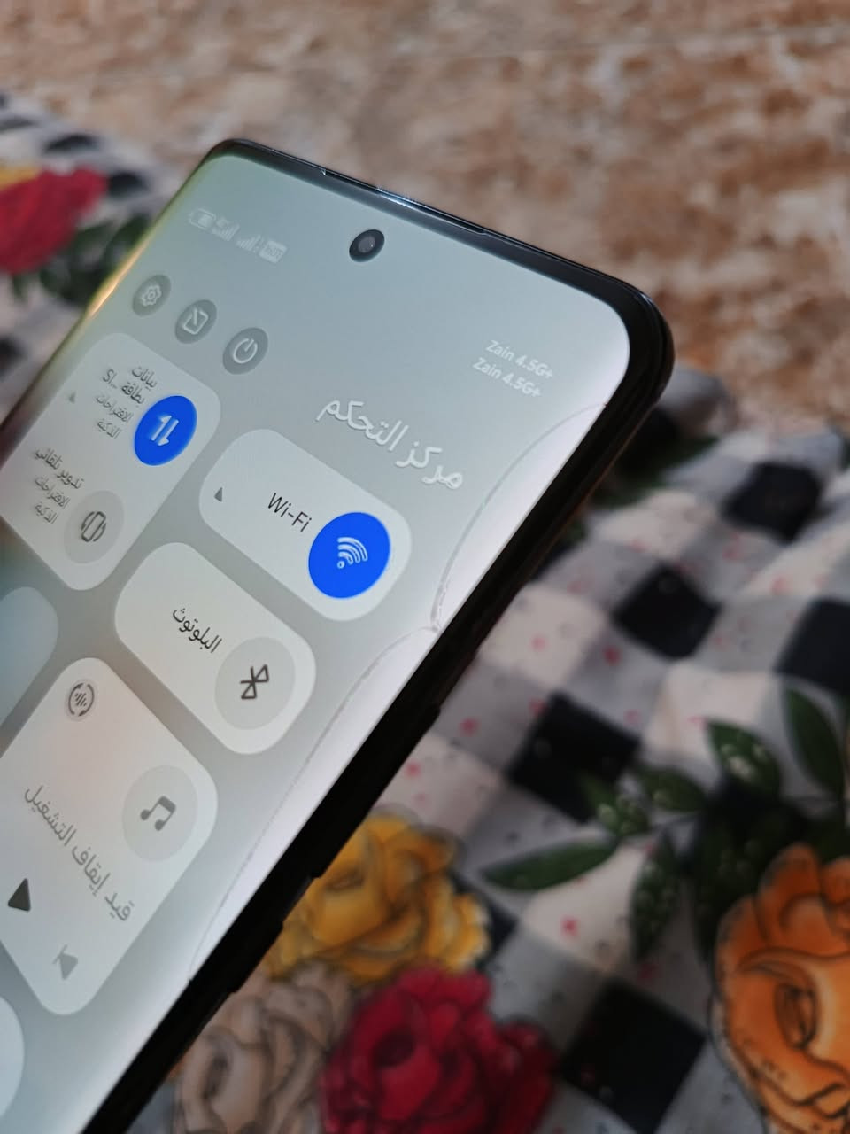 سلام عليكم جهاز هونر اكس 9 b ذاكره 256 عشوائية 12 بيه فطر ناعم كلش ما مأثر عليه والفتحه يلي بنص الكامره مكسوره السعر 200 وبيه مجال.. ***********

