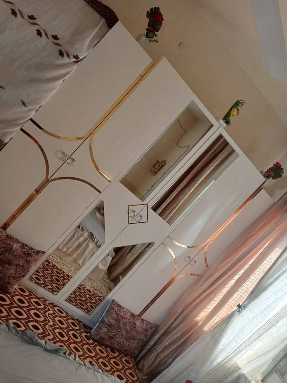 سلام عليكم غرفه نوم تركيه الغرفه الجديده اول مره تنشد شخط ما بيها كل عيب ما بيها بس شرط الغرفه بالكرتون 📦 7 قطع صار شهر مشدوده بالغرفه كلش حلوه ونظيفه جدا انطيك اياها غرفه بل شرط 
السعر 300 بيها مجال للطيبين مكاني كركوك 
***********
