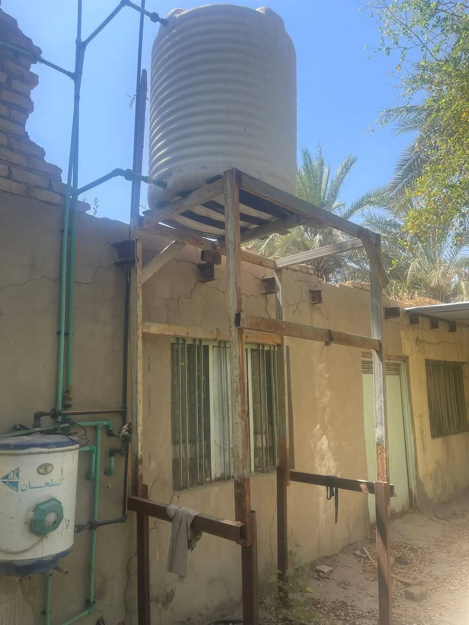 للبيع سقيفه جينكو بحاله ممتازه طول 6متر وعرض 3ونص متر وارتفاع 3متر  وسقيفه ثانيه ايضا بشكل ممتار طول 3عرض 2
مع تانكيات ماء عدد 3ابو ا2000دجه اولى 
للاستفسار اتصال على الرقم ***********مكان بابل محاويل ناحية الامام
