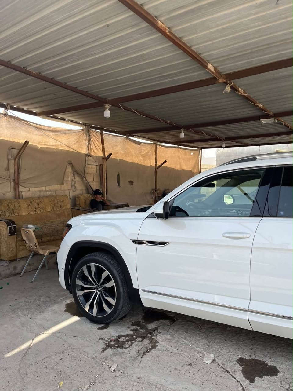أطلس • R-Line • بونيد متضرر