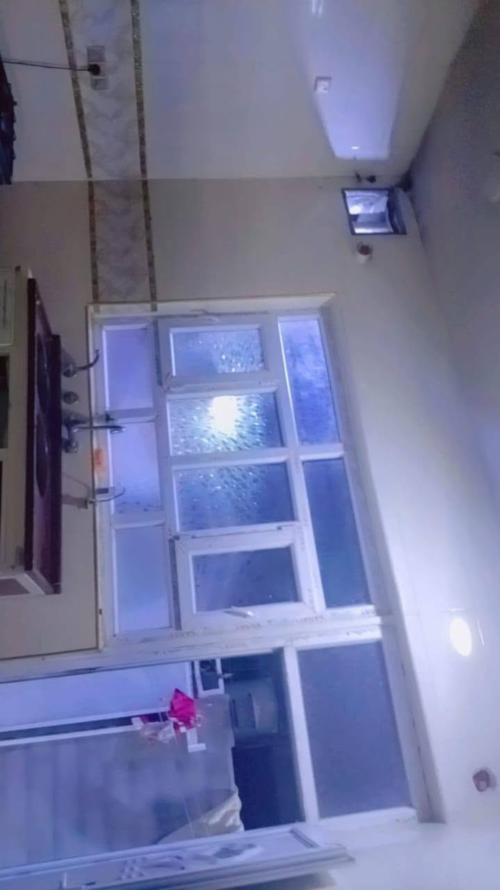 بسم الله الرحمن الرحيم 
بعد التوكل على الله ومن رخصت الادمن 
عرض للبيع 

دار للبيع 
العنوان : باب الدرب 
المساحه : ١٢٠م الواجهة ٩ م و النزال ١٣م بناء ٢٠٢٤ 
جنس العقار : طابو زراعي ملك صرف سند ٢٥ 
يحتوي الدار :على استقبال،مطبخ،صاله،٣ غرف نوم، صحيات عدد٣ غربي + شرقي ، صالة طابق ثاني ، بيتونه + مخزن + ٢ سطح 
المواصفات : منظومة كهرباء ، منظومه انترنت ، منظومة ستلايت  ،منظومه كامرات .
.علماً ان مواد البناء ذات كفاءه عاليه ودرجه اولى 
 
للاستفسار الاتصال على الرقم( ***********)

