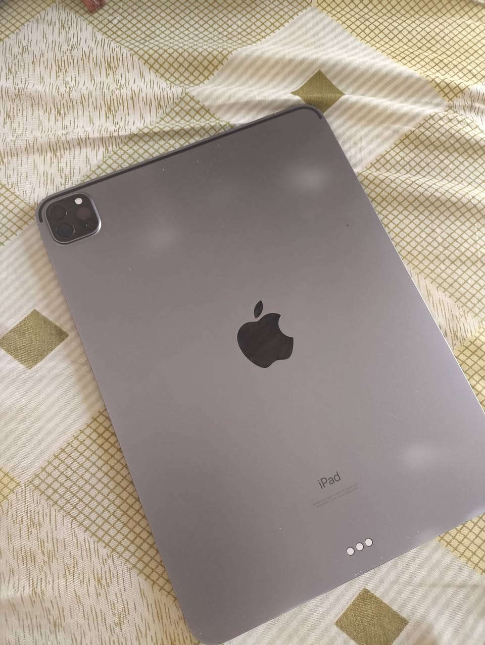 ايباد m1 برو بي فطرر بل شاشه مكاني نجف 
*********** وتساب

نص مكتوب في الصور:
- 100% حول الاسم iPad إصدار iPadOS اسم الطراز iPad Pro (١١ بوصة) (الجيل الثالث) رقم الطراز MHQR3LL/A الرقم التسلسلي JD633LWV65 الأغاني 0 الفيديوهات 12 الصور 30 التطبيقات 9 السعة 128 غ.ب. متوفرة 11,94 غ.ب.
