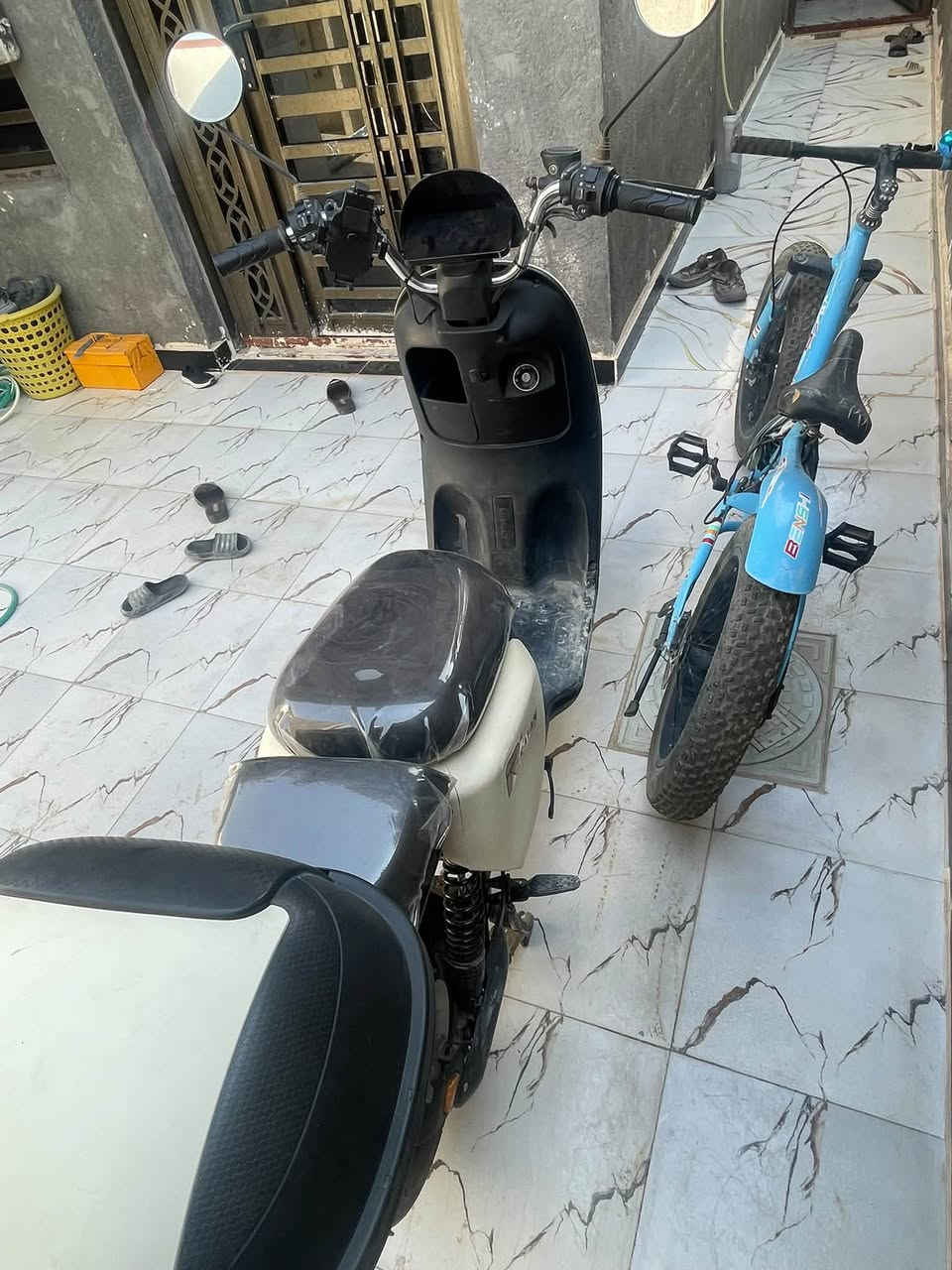 دراجه شحن الريان للبيع اربع بطاريات كهربائيات كلها شغاله بعدها جديده بصمتين وسويجين وياها لايت عالي ناصي مكاني بغداد سبع البور 
واتساب ***********
