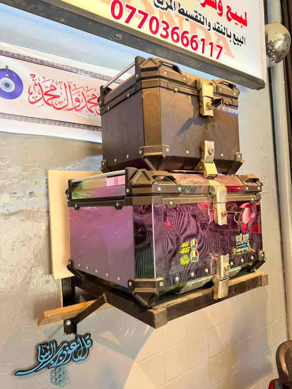 سلام عليكم
للبيع جنط اصليات 
كبيره حجم 100 لتر 
وحجم وسط 
مع القواعد كاملات 
للاستفسار 
***********
