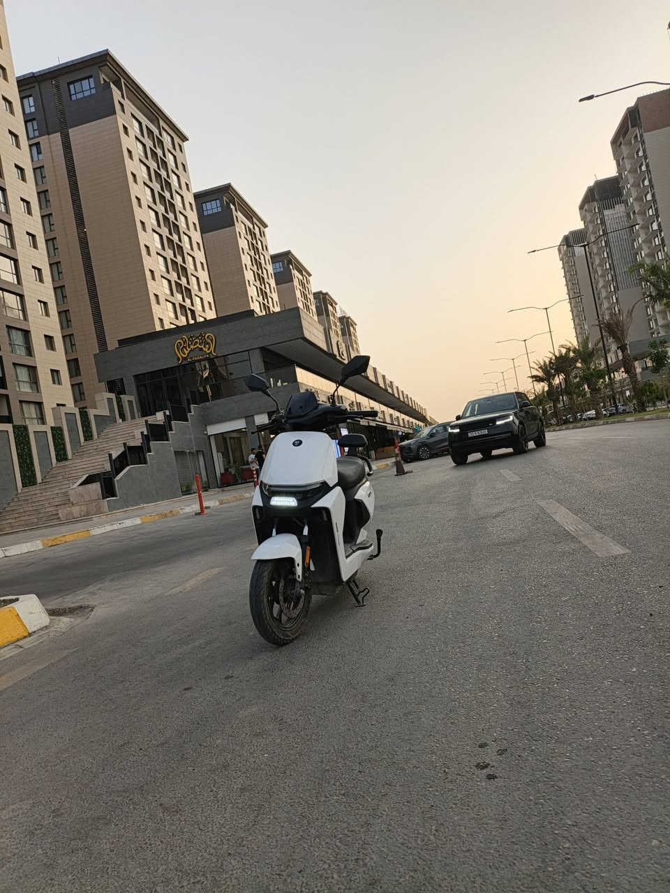 سلام عليكم دراجه شحن ياديا 6باتري 72فولت 35امبير تمشيك بل شحنه فوك ل50كيلو كامله ومكفوله ماشيه50كيلو بس سرعته 75حقيقي طياره دراجه  سعرها650وبيها مجال بسيط مكاني حي الجهاد بغداد ستفسار *********** بيع فقط
