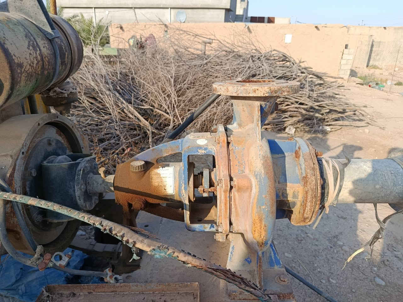 محرك اربعه بستم 
شغال شرط 
بي بخار قليل 
خنزيرا ضغط 
مكلف بنشر هاذ رقم صاحبو 
***********
