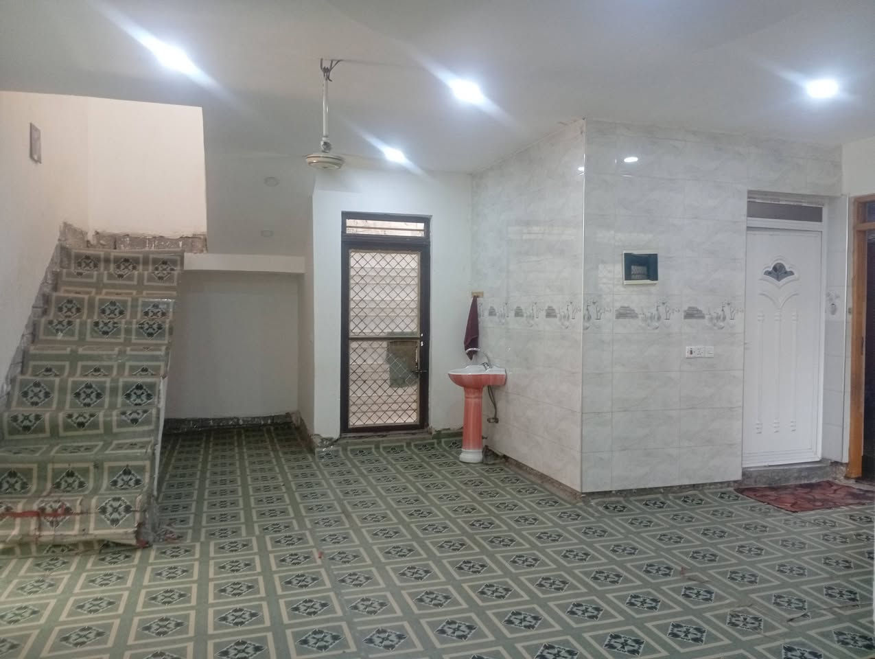 سلام عليكم بيت.للبيع.خلف.المدارس.هورجب.180.متر.السعر.95.وبي.مجال.رقم.الهاتف.***********
