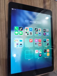 ايباد 9 • ذاكرة ٦٤ • بطارية ٩٠