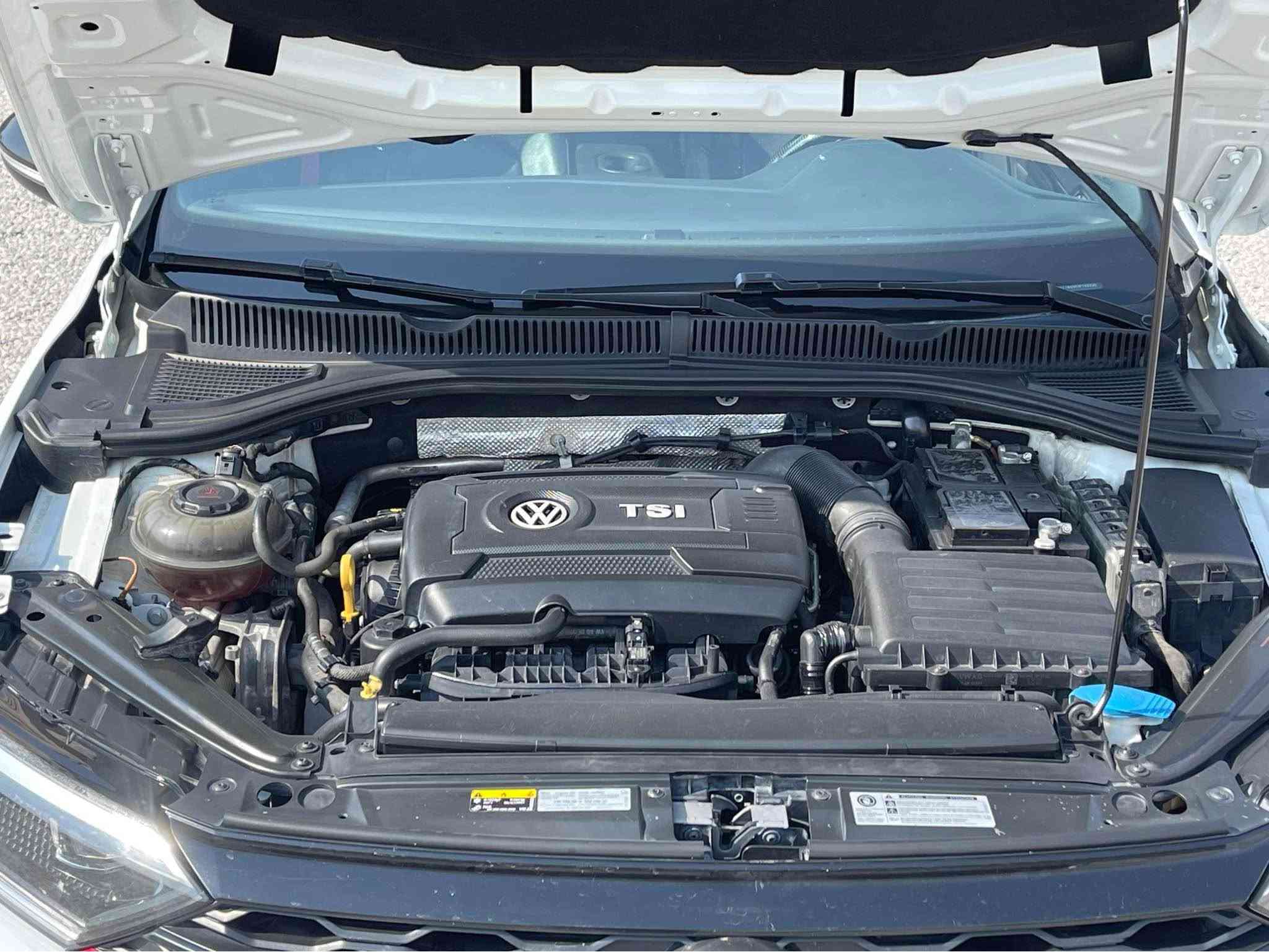 jetta gli 2019 autobahn 

سەیارەکە گێڕ عادیە بەڵام فول فول مواسەفاتە 
مواسەفاتەکان
کوشین سارد و گەرم
حەساس و ڕادارە پێش و پشتی
کامیرەیە
شاشەیە
سوکان ڤۆڵیۆم
گێچ ئەلیکترۆنی 
کوشین جلد
زۆر مواسەفاتی تر…….

سەیارەکە ٢ پارچەی بۆیاخە چاملخ و دەرگای لای سایەق پێشەوە پێش و پشتی کەپسە بێ ژۆرێیە تەنها ئێڕباگی شانی تەقیە و داندرایتەوە سەیارەکە بە شەرتی حەماوە و هەموو شتەک دەیفرۆشم گێڕ و مەکینەی بە شەرتە نەکرایتەوە سەیارەکە فول مواسەفاتی گێڕ عادیە رەقەم شانسیم لە ئاخیر ڕەسم دانایە 

سعری: ١٢٣ وەرەقە و تۆزێک مەجال 

ڕەقەم تەلەفۆن: *********** أربيل, العراق
