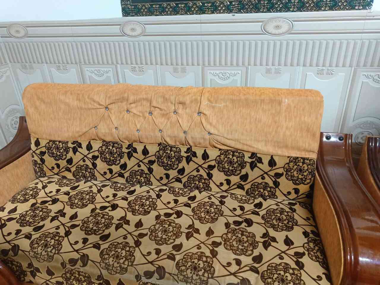 سلام عليكم تخم 10مقاعد للبيع بسعر مناسب للاستفسار عل رقم الهاتف ***********
