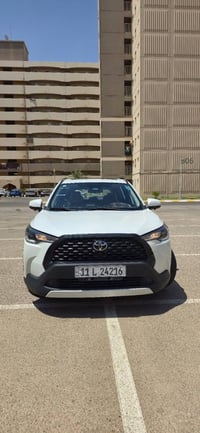 2025 السلام عليكم  تيوتا كورولا كروز 25 السيارة بيها بارد بالباب خلف ا...
