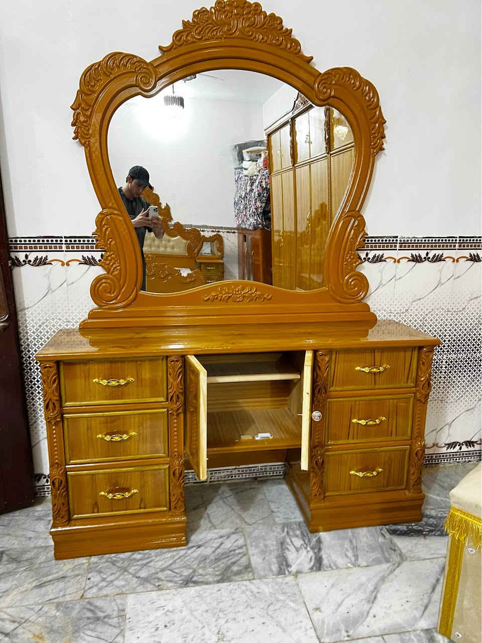 غرف نوم 
تزكام عراقي 🪚 
اصباغ حرارية درجه اولى 
قياسات وتصاميم هندسيه مميزه 
معاكس 5 ملم  داخل وخارج 
دوشمه حياكه يدويه 
توصيل 🚚 جميع المحافضات مع الشد
احجز غرفتك هسه 😍
للاستفسار والطلب المراسله دايگرت 
او على الرقم التالي واتساب ايضا
*********** النجف, العراق
