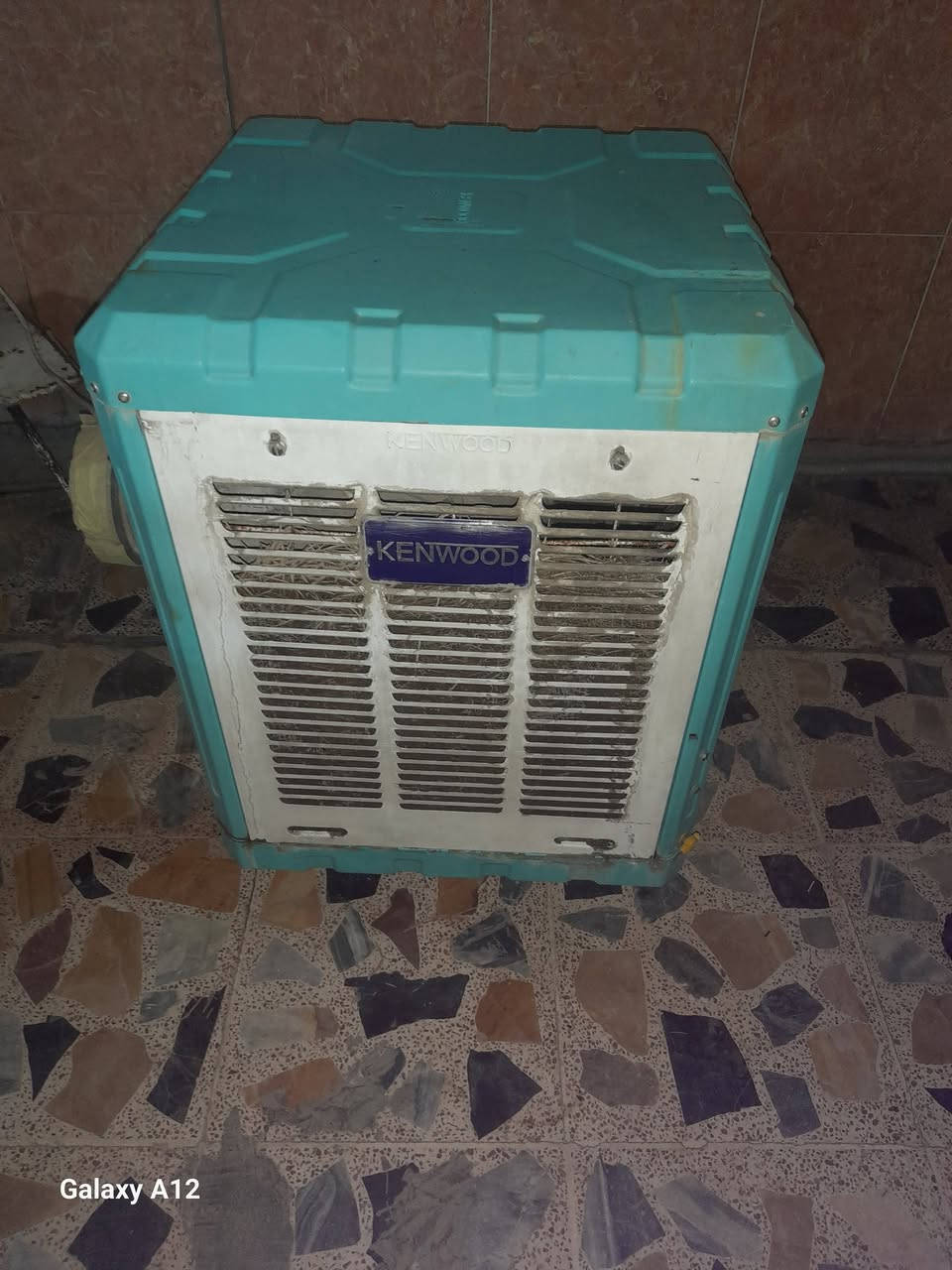 مبردة اسم الشركة كينوود حجم 2000 شغال مابيه اي خياس او زنجار السعر 100 و بيها مجال مكان بغداد ورقم موبايل ***********
