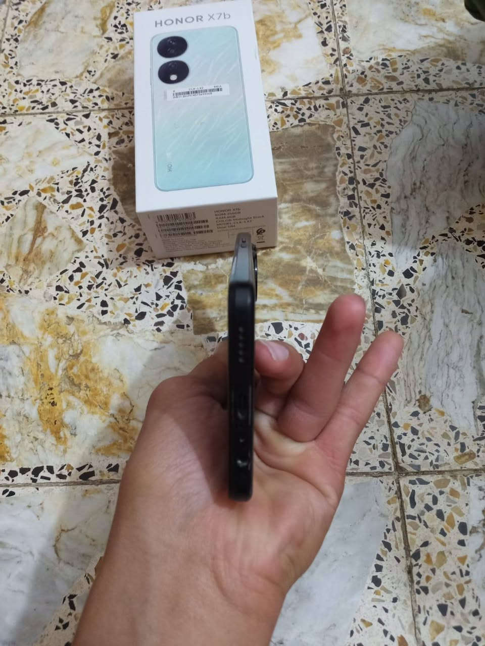 السلام عليكم
موبايل HONOR آكس 7b ذاكره 256 جهاز نضيف ويا 6 كفرات وشاحنه والكارتونه. 

السعر 300 وبي مجال بسيط. 

للاستفسار مراسله الصفحه او الاتصال على الرقم 

: ***********.
