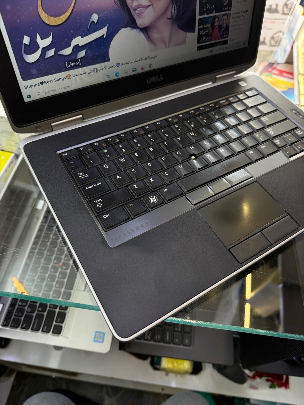 لابتوب ديل 
Core i5 
Ram 4 GB قابل للتطوير 
مساحة تخزين كبيرة بحجم 160GB
شاشه كبيرة بحجم 14 FHD 
مشغل أقراص 📀 dvd 
منفذ HDMI 
منفذ USB عدد ٤ 
بطارية جديدة تدوم اكثر من ساعتين 🔋 

مناسب جداً للدراسة والأعمال المكتبيه والألعاب المتوسطة ✅

فقط بسعر 115 الف

***********
موصل الزهور