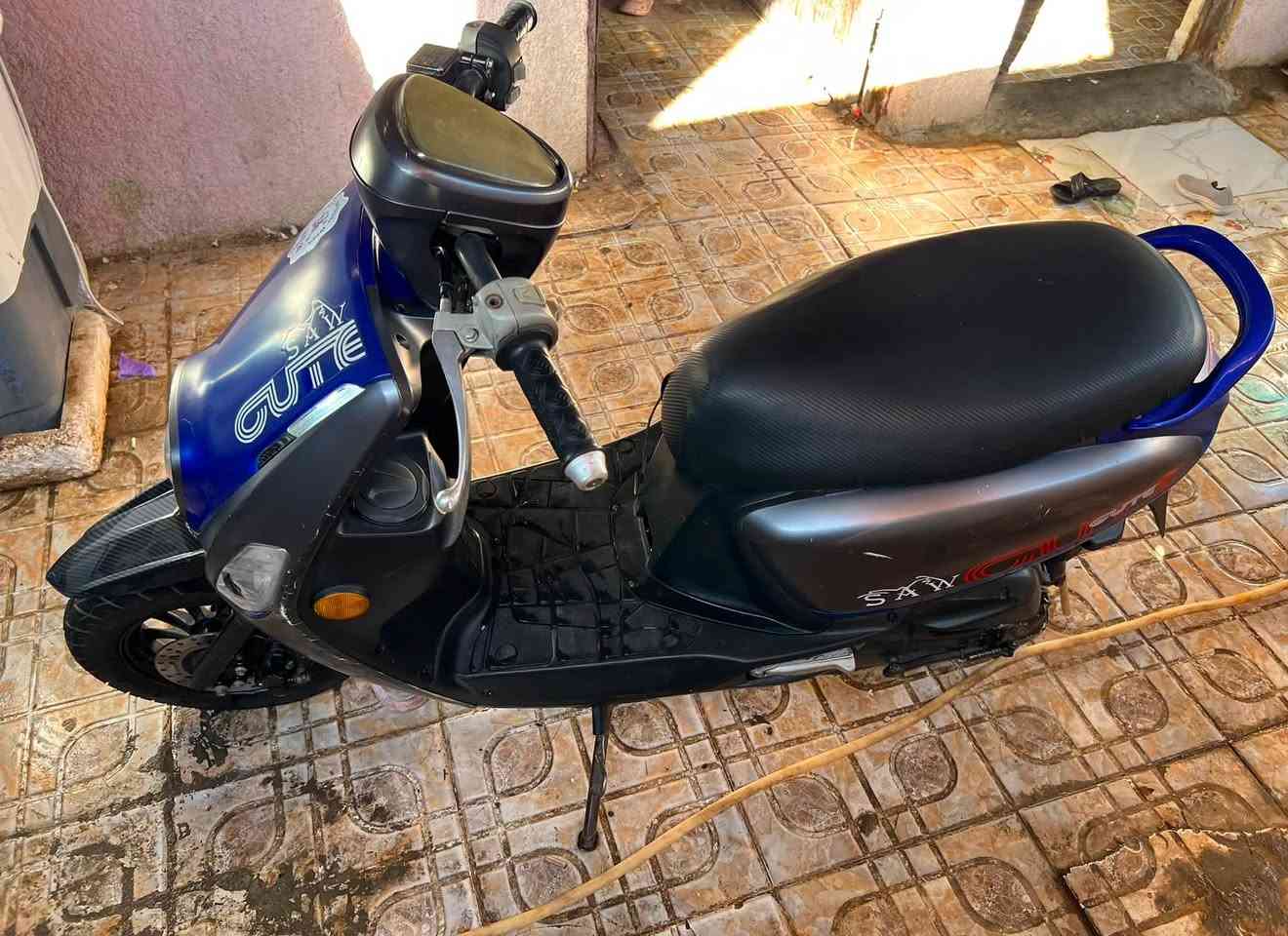 السلام عليكم دراجه ماكس بوليس نضيفه بشكل نكره سلف ما تعب ما تصرف لازبانزين ولا دهن مفتوحه مره وحده موديل 2024 الكهربائيات كله شغاله الدراجه شلعه ومعدل السعر 400 وبيه مجال                  *********** واتساب  *********** اتصال
