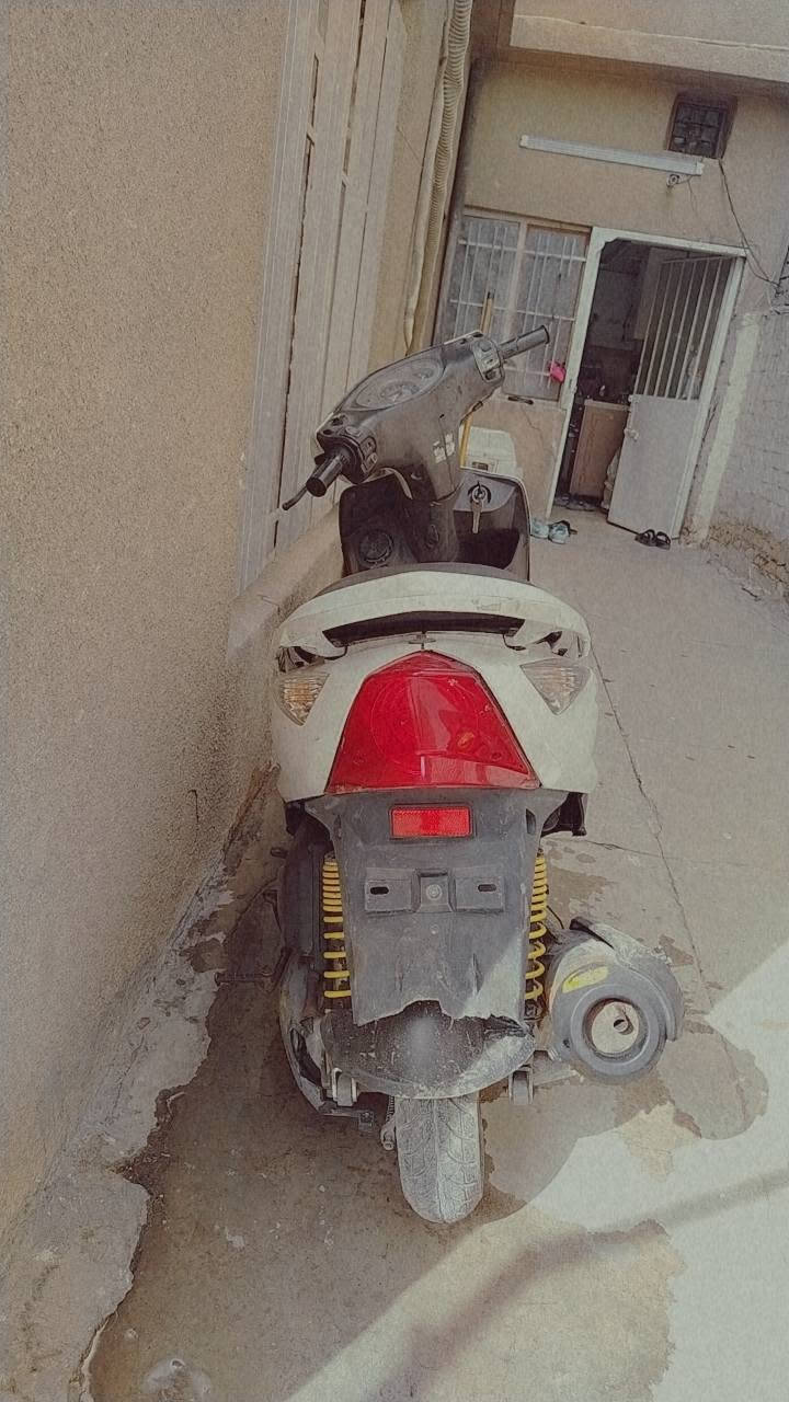 سلام عليكم دراجه للبيع كلشي بيها شغال سلف هندر كهربائيات استعمال قليل سعره ٤٥٠  بيها مجال قليل بغداد المشتل ***********
