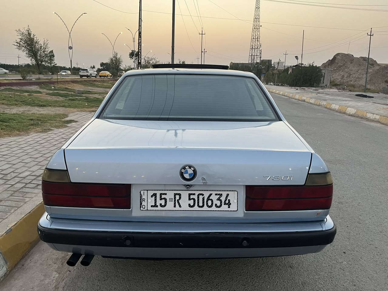 السلام عليكم bmw730  موديل 93 أصل السيارة جاهزة كير ومكينة وحدادية تخم تاير جديد ومنظومة نوزلات وبلكات وارفلو وفيتبم جديدة السيارة خير من الله 
السعر 68 وبيهة مجال 
 السيارة بأسمي مكانه بالكوت
للاستفسار رقم الهاتف ***********
