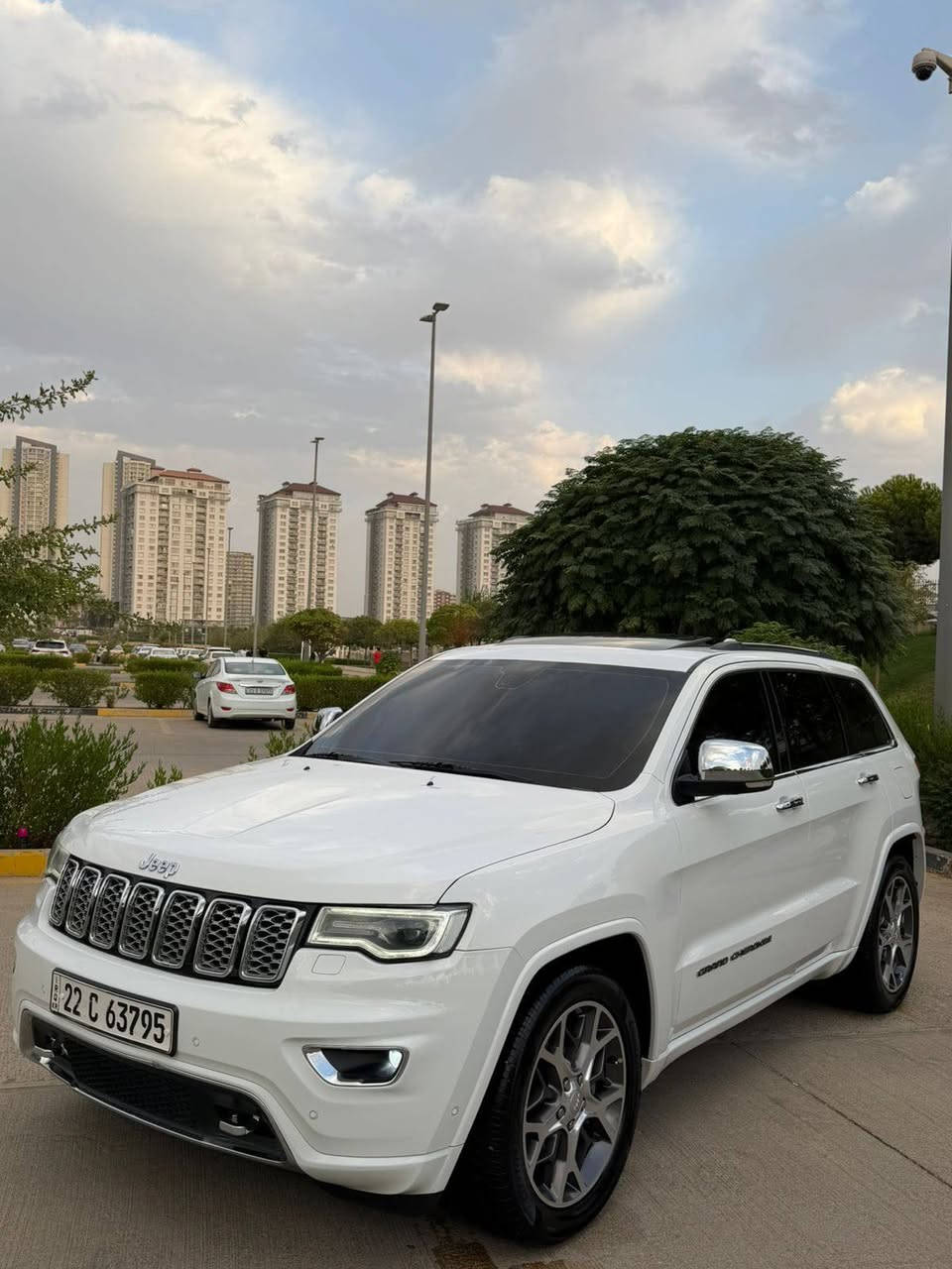 وعليكم السلام 🌹
🚙🔥 للبيع جيب جراند شيروكي أوفرلاند موديل 2020 – فول مواصفات 🔥🚙

🤍 اللون: أبيض
✨ الفئة: Overland – فول 
***********
مواصفات
📅 الموديل: 2020
🛣️ الممشى: 58,000 KM
🇺🇸 شركة هارلم
🌍 خليجي
🤍 داخلية بيضاء فخمة
🛞 جكات أمامية
📺 3 شاشات

⭐ المواصفات والتجهيزات:

✅ فتحة سقف بانوراما
✅ جلد فاخر
✅ مقاعد كهربائية
✅ تبريد وتدفئة للمقاعد
✅ ذاكرة مقاعد
✅ شاشة كبيرة
✅ 3 شاشات
✅ كاميرات وحساسات
✅ رادار وأنظمة أمان
✅ تشغيل عن بُعد
✅ باب خلفي كهربائي
✅ ستيرن كهربائي متعدد الوظائف
✅ نظام صوت فاخر
✅ جنوط رياضية
✅ إضاءة LED
✅ جميع مواصفات الأوفرلاند 🔥
✅ كتاب تضليل مروري رسمي وياها 📄

💎 جيب أوفرلاند 2020، فخامة ومواصفات عالية، داخلية بيضاء مميزة، شركة هارلم وخليجي، وماشية فقط 58 ألف كم.

📍 الموقع: السليمانية
📞 للاستفسار: ***********

