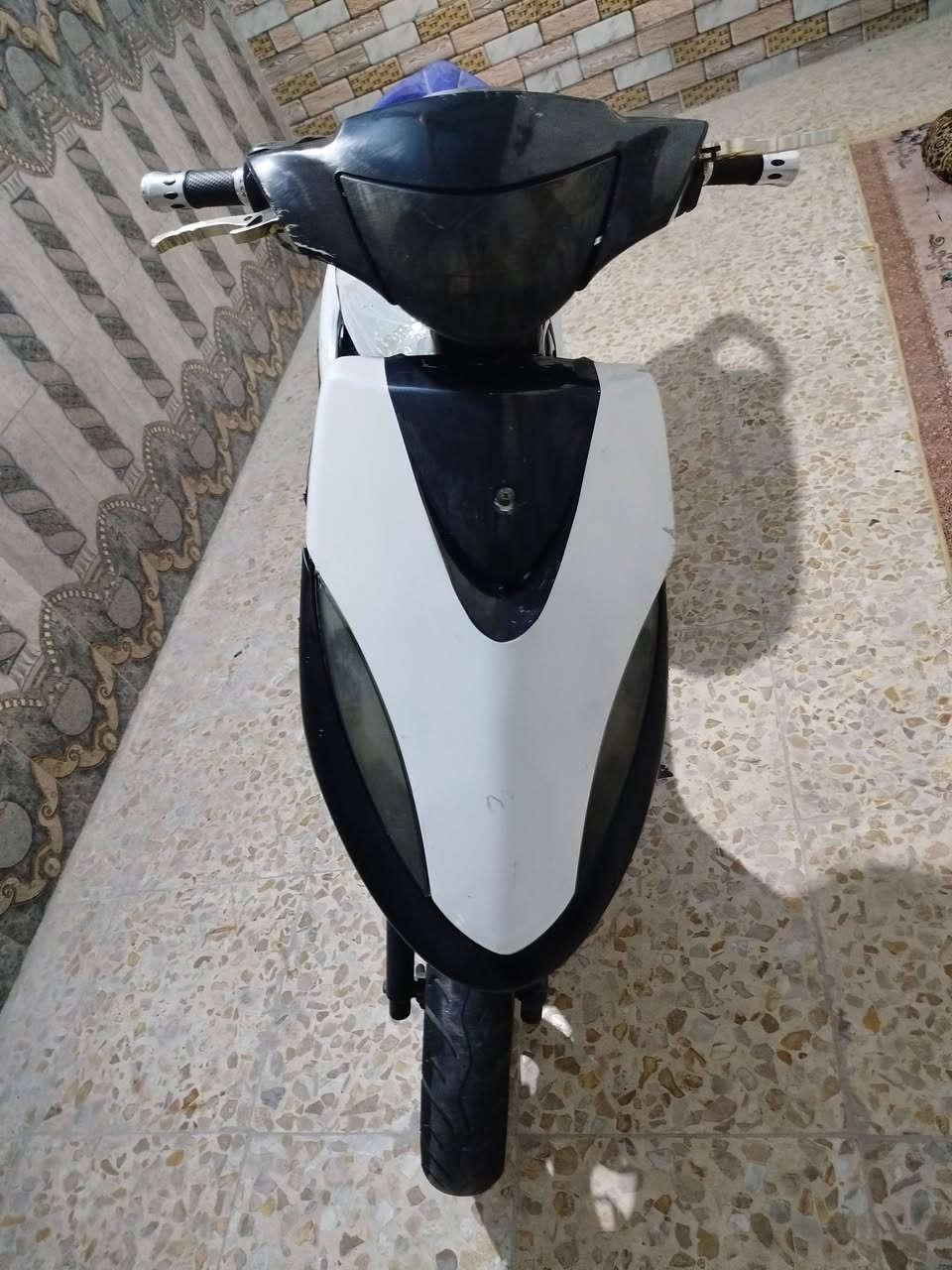 سلام عليكم دراجه ماكس عدله مكينه بلاديه ما مفتوحه دراجه سلف وهندر عوزها فقط باتري كهربائيات كلها شغاله الرقم الهاتف ***********السعر 290بيها مجال حك الجيه
