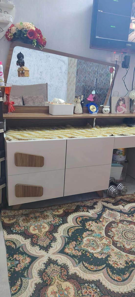 مزاد انس الوندي 

غرفه نوم تركي خمس قطع خشب درجه ممتازه مو الخفيف سعر 375 الف 

ميز تواليت سعر 65 الف 

للاستفسار مراسله الصفحه او اتصال بالرقم 

*********** 

عنوان بختياري اول مقابيل المدرسه خناقين, ديالى
