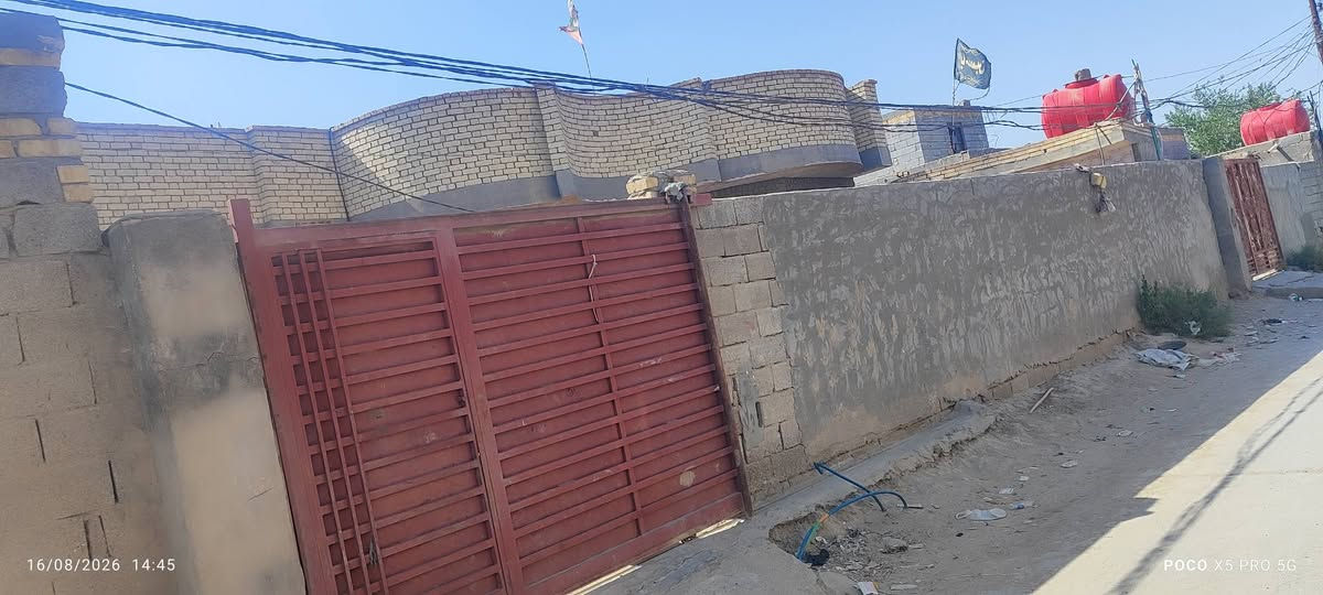 بيت للبيع حي الحسين غرفتين وصاله ومطبخ وحمامات ديوانية ٩
مساحه 330 /***********
