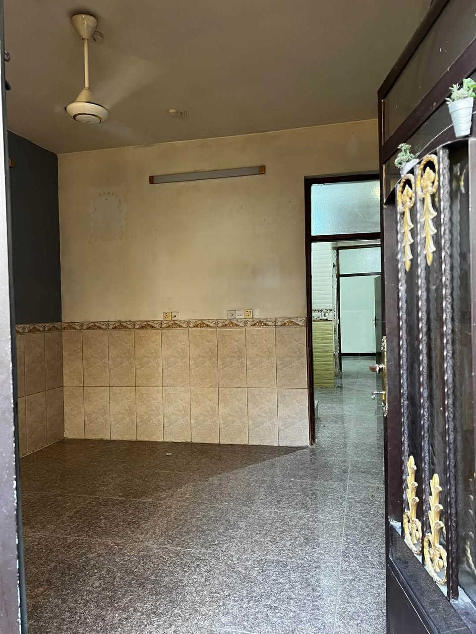 دار للبيع  الغدير مجاور مدرسة سعد الشارع العريض المساحه ٦٤متر بناء عام ٢٠١٧
الطابق الاول صاله ومطبخ وغرفة نوم وصحيات 
الطابق الثاني غرفتين نوم وصحيات 
السعر ١٨ دفتر  وقابل للتفاوض
للاستفسار الاتصال علئ الرقم 
***********
