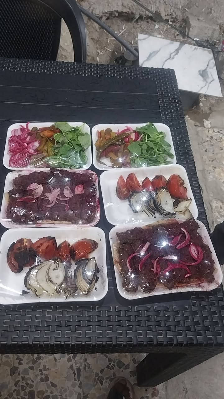 حياكم الله حبايبي اليوم الكباب فريش تستاهلون الكيلو الحم بس 20الف الكيلو دجاج 🐔 بس 15الدينه توصيل داخل الورديه مجاني  العنوان الورديه قرب كهوت رضه *********** هلن بكم مطعم ومشويات البديري عزيز
