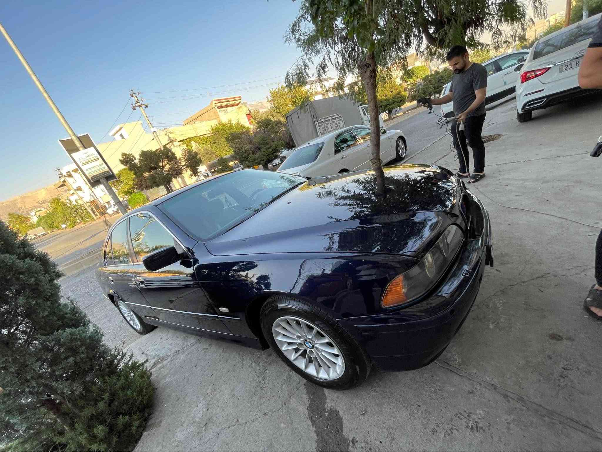 bmw 2001 
سه قه ر ساخ  ٣٧$
محه وه ره. وه ك بيلاد جاكراوه
ده كو ليدراو  سه قفو حيزام به شه رت
مه كينه 530iده بل ديجيتال
به ك لايت led لايت زينون
كير اتو ماتيك جوار جام كاره با اوتو
ته بريدو كه رميو ته قه وره قه به شه رت
گيرومه كينه به شه رت *********** السليمانية, العراق
