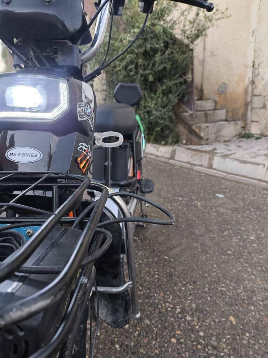 سلام عليكم بايسكل شحن موديل 2025 شركة كورياMR الموصفات 👇🏻
5بطاريات دبل 
حجم20
ملف500v
15 امبير
سويج تشغيل
بصمتين قفل وفتح وتشغيل عن بعد
دبلات امامي خلفي
بريكات امامي خلفي
هورن
لايت عالي زنون
اشارات
مثبت سرعة
يوصلك بل شحنه الوحده 30كيلو
شاحنه اصليه
للتواصل خاص
اوللرقم***********
سعره 325وبي مجال.
