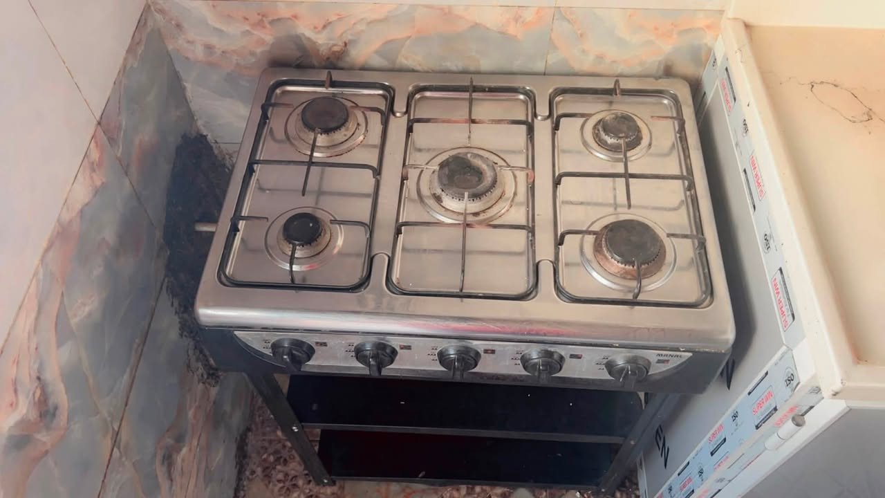 طباخ البيع + مكينه خياطه  ***********
